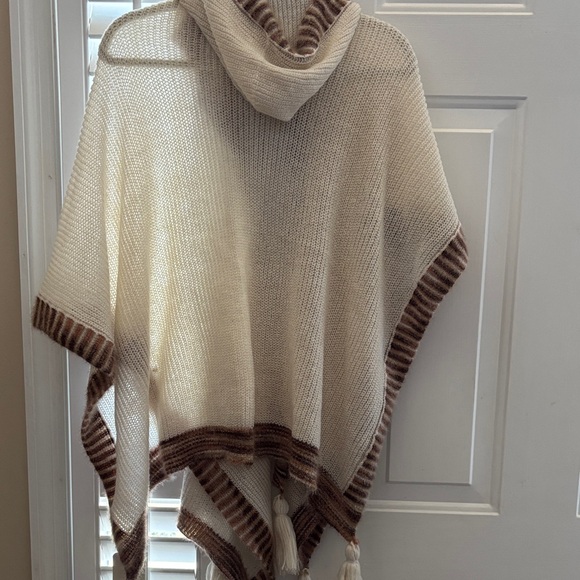 Woman’s shawl new Cream and Brown - Picture 5 of 6